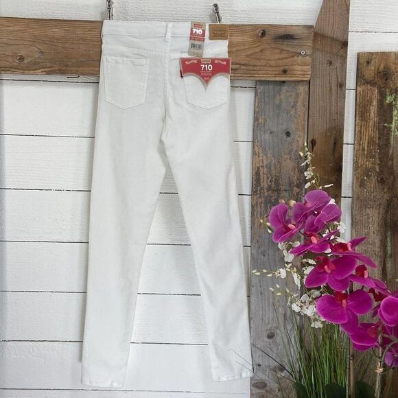 $69 Levi’s710 White Distressed SuperSkinny Jeans NWT - Picture 2 of 8